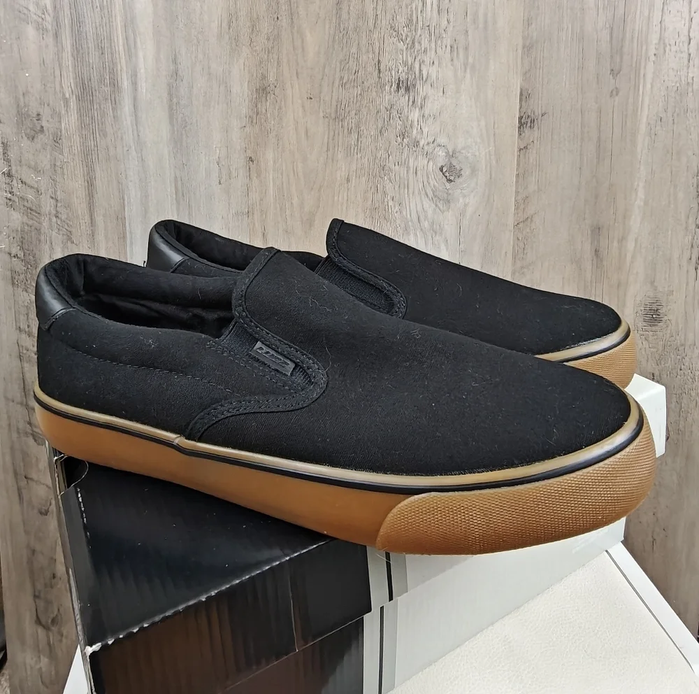 LUGZ New In Box Men’s Clipper Slip-On Sneaker in Black size 9.5 Wide